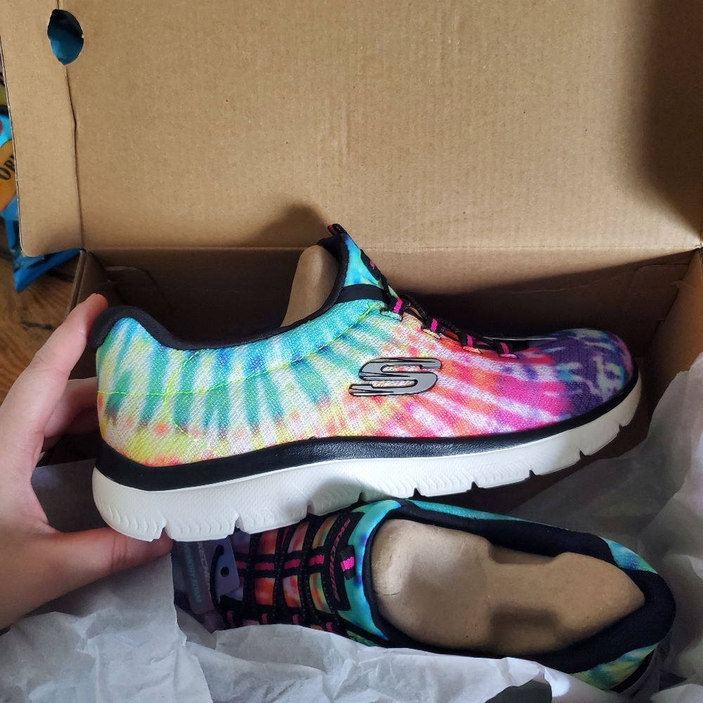 Never worn skechers